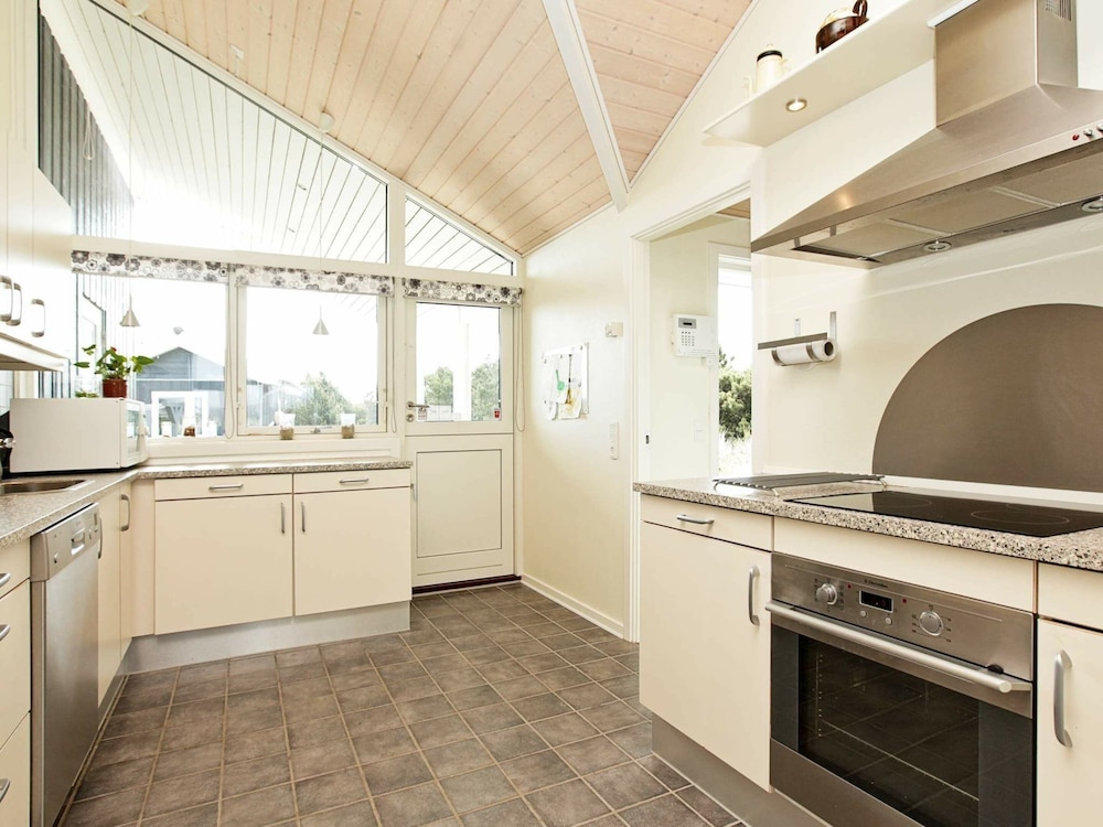 6 Person Holiday Home in Blavand
