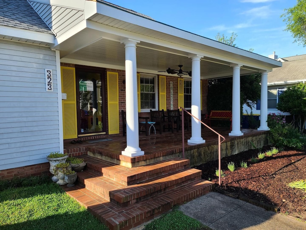Laurel Street 323