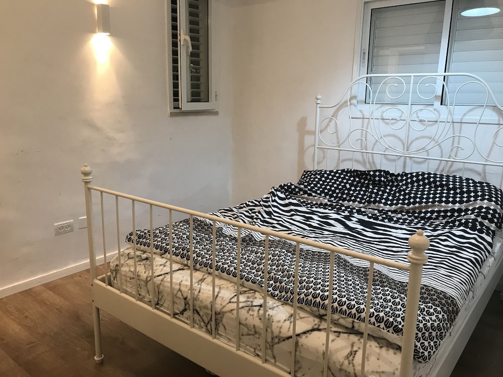 2Rooms Perfect Location 1Min to Beach