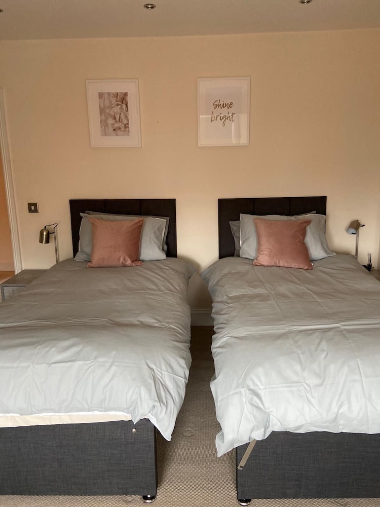 Central Location - 2 Bedroom Apartment view 2