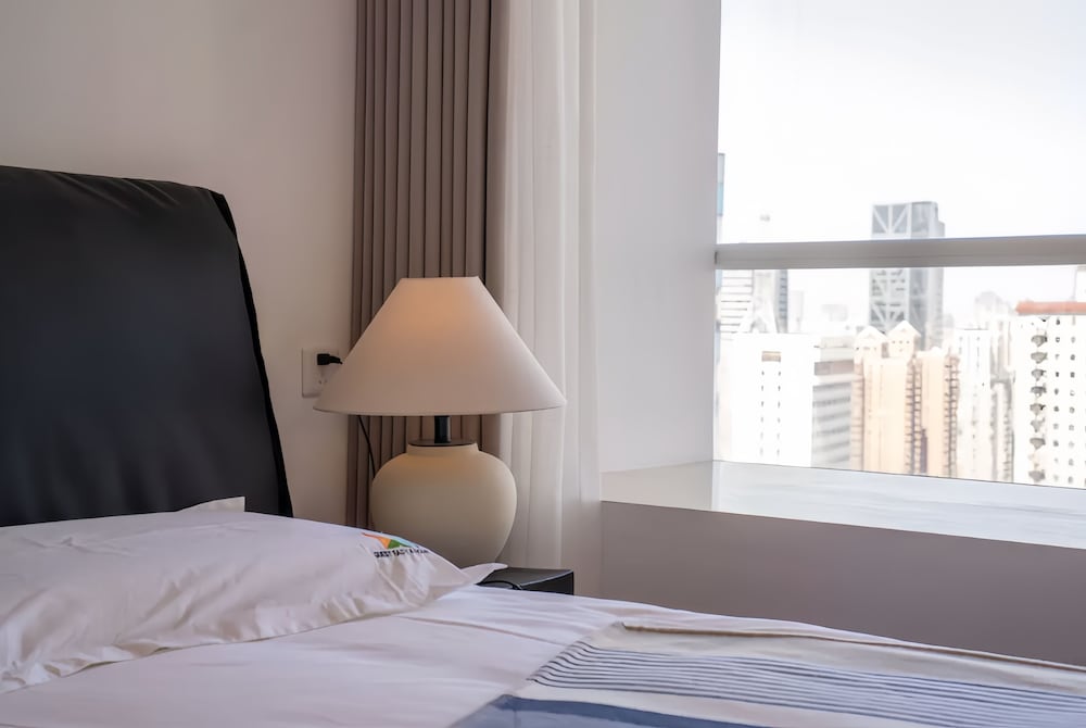 Shanghai Hills & Fan Stay