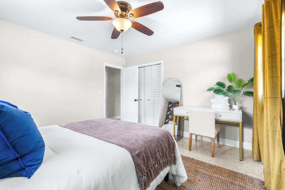 Bay Crest House Stay for 10!
