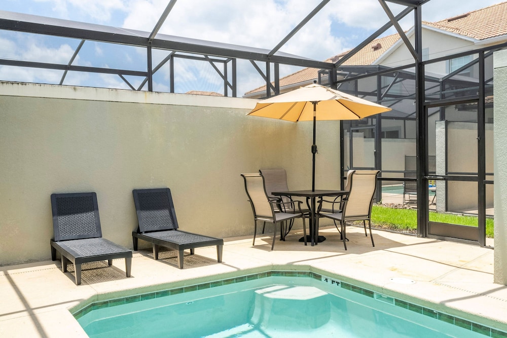 Beautiful 4 BR Close to Disney
