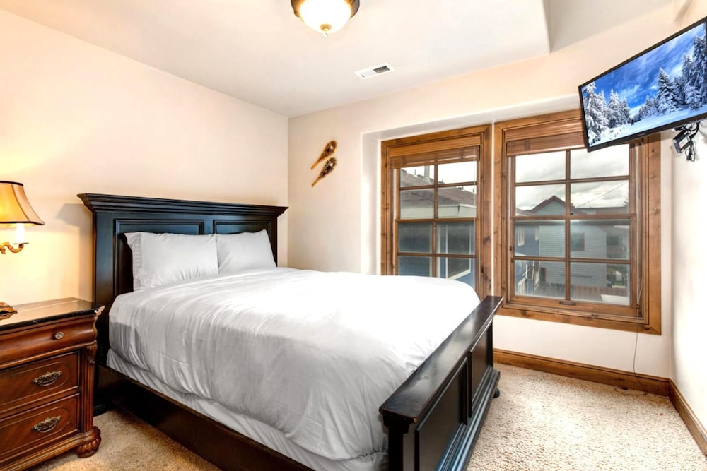 Park City KBM Resorts Walk To Main Street And To Park City Mountain, Hot Tub, On Free Citywide Bus Route 2 Units, 8 Bedrooms Ml-1341