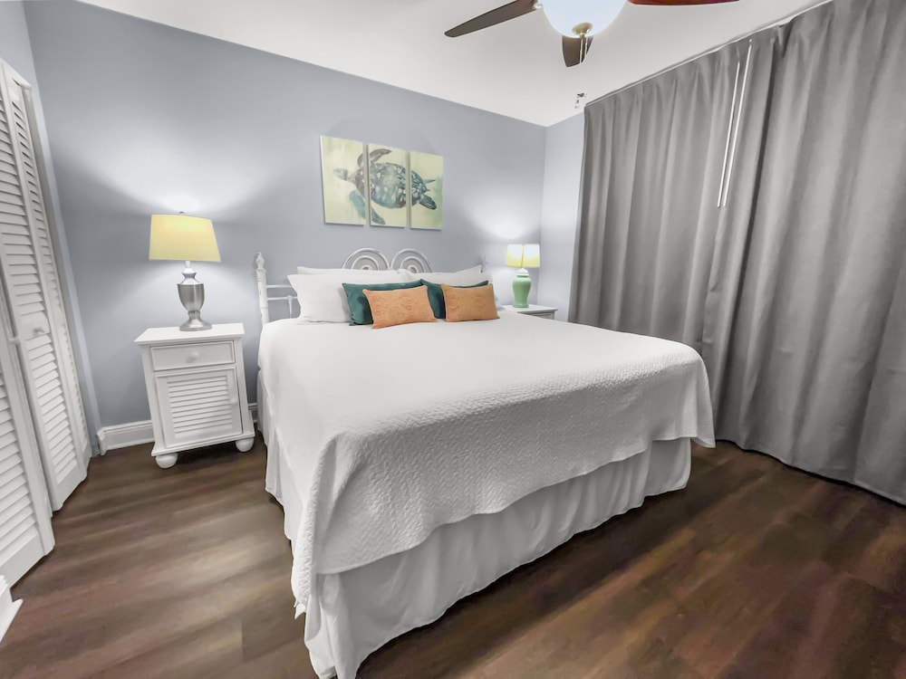 Driftwood 1 Bedroom Condo by RedAwning view 3