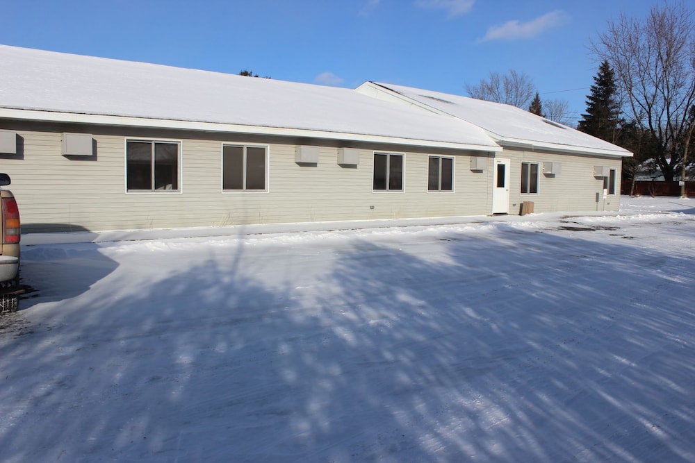 Woodlands Inn & Suites