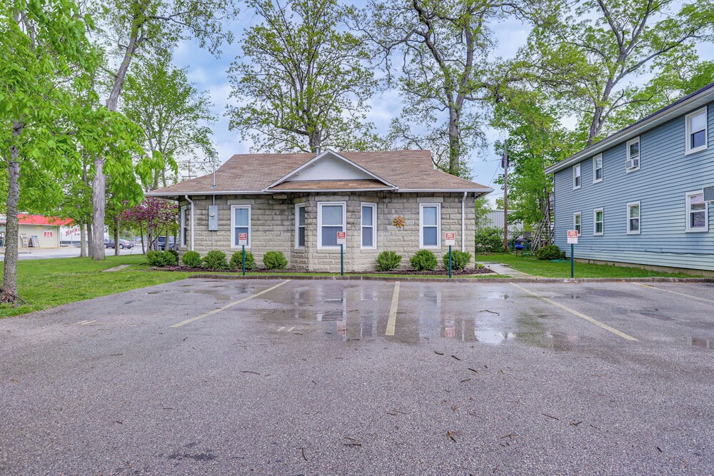 Pet-friendly Pacific Cottage Near Purina Farms! view 4
