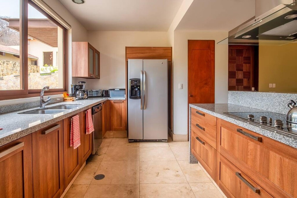 Celeste Curamoria Collection 3BD Ocean View