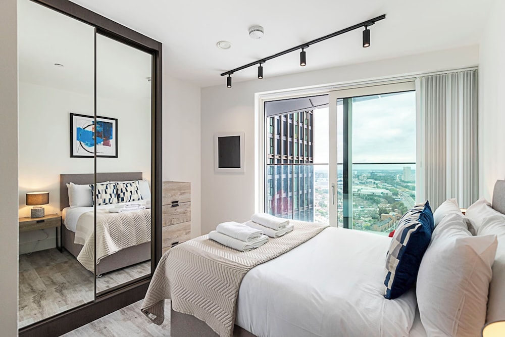 Two Bedroom Luxury Retreat At North Acton, London view 5
