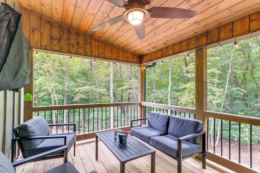 Ellijay Resort Home w/ Hot Tub & Fire Pit!