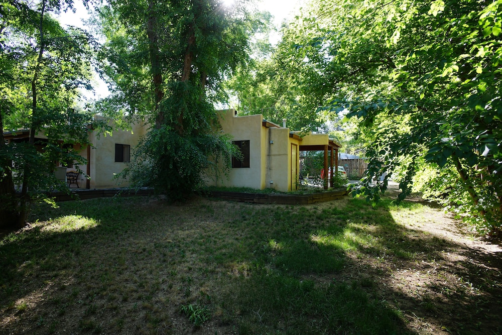 Burch Street Casitas Hotel Taos