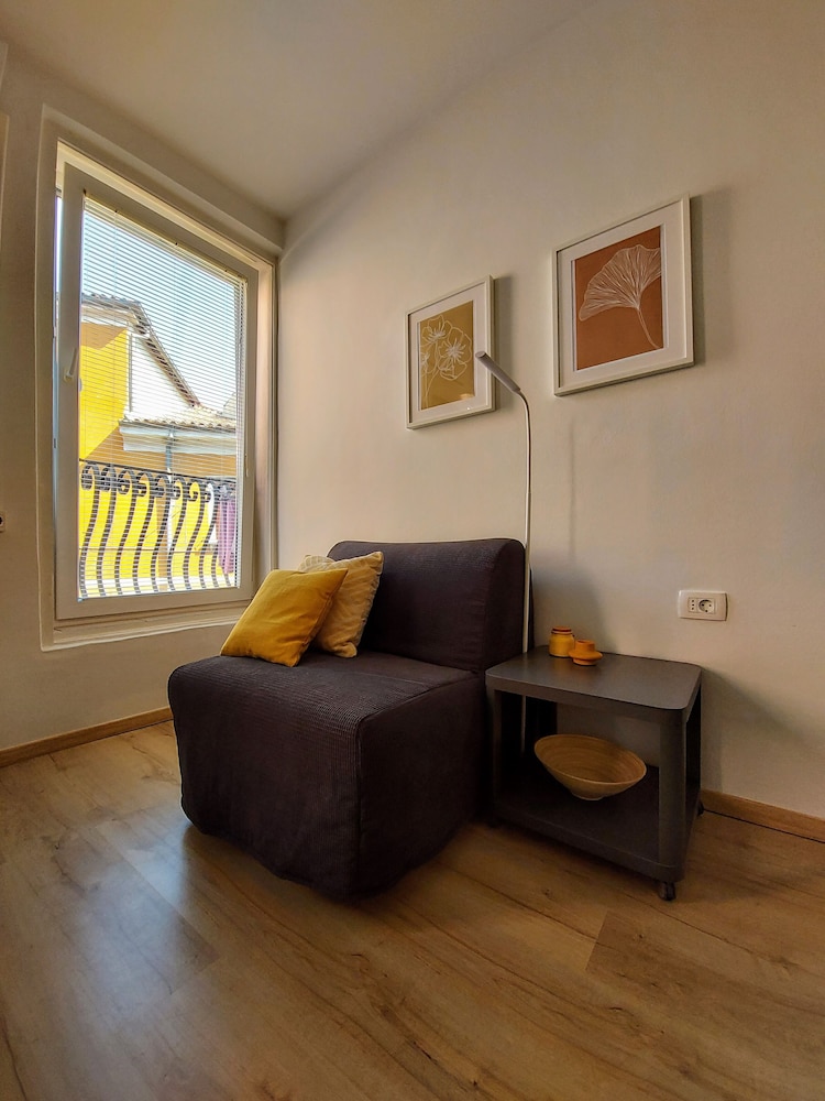 Dandylion Studio Apartment view 5