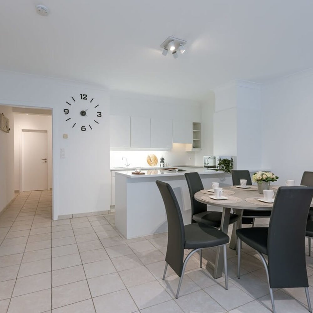 Superb Apartment With sea View and Private Parking