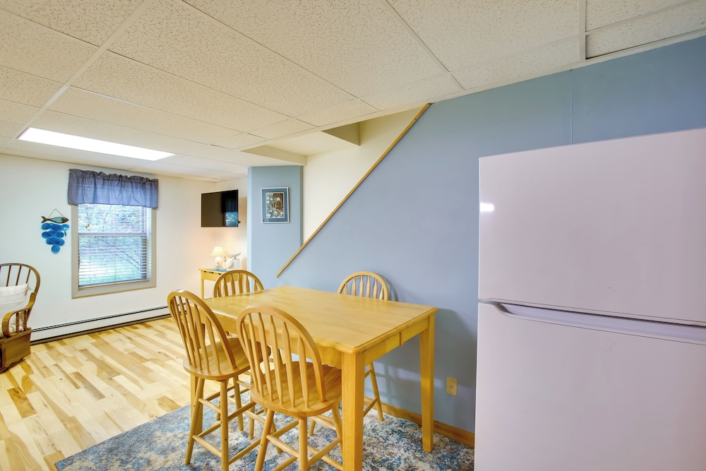 2 Mi to Lake Michigan Beaches: Frankfort Getaway!
