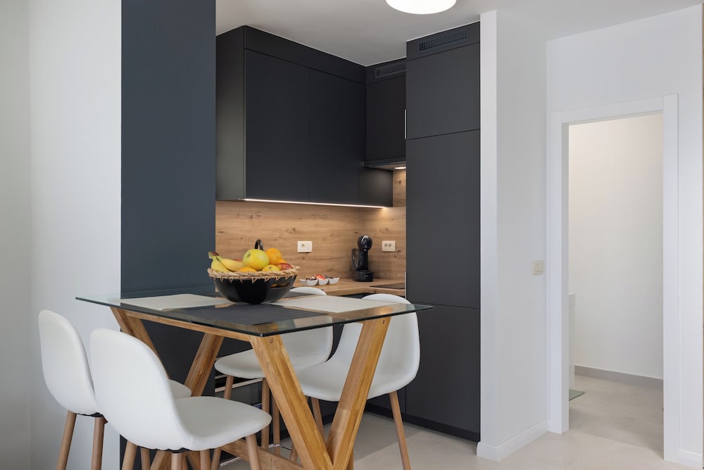 Desamani 975 Apartments