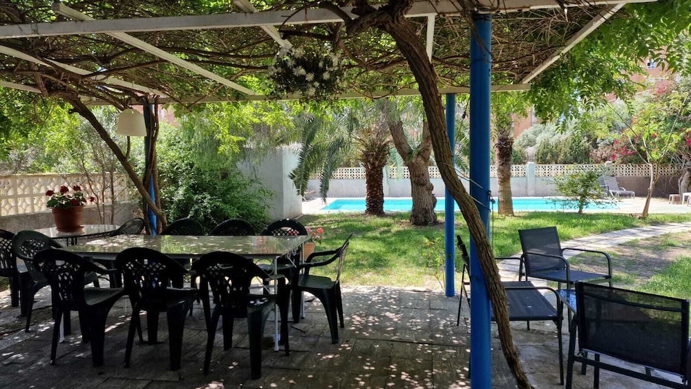 House With Exclusive Pool and Garden 7 min Walk From the Beach and the Center
