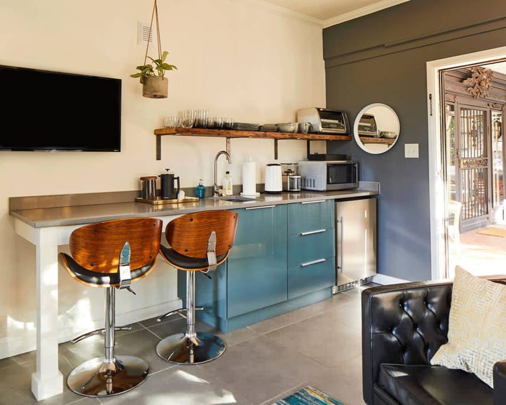 Apt1 Edenbrae - Serene Walkable Modern Retreat Named Best in Bham