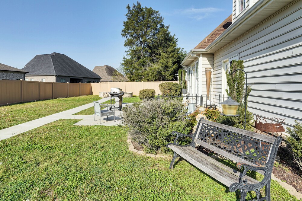 Island Vibes: Home w/ Fire Pit in Murfreesboro!