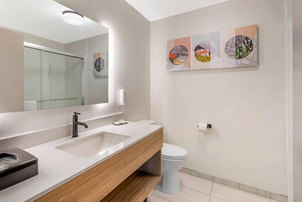 Sleep Inn & Suites