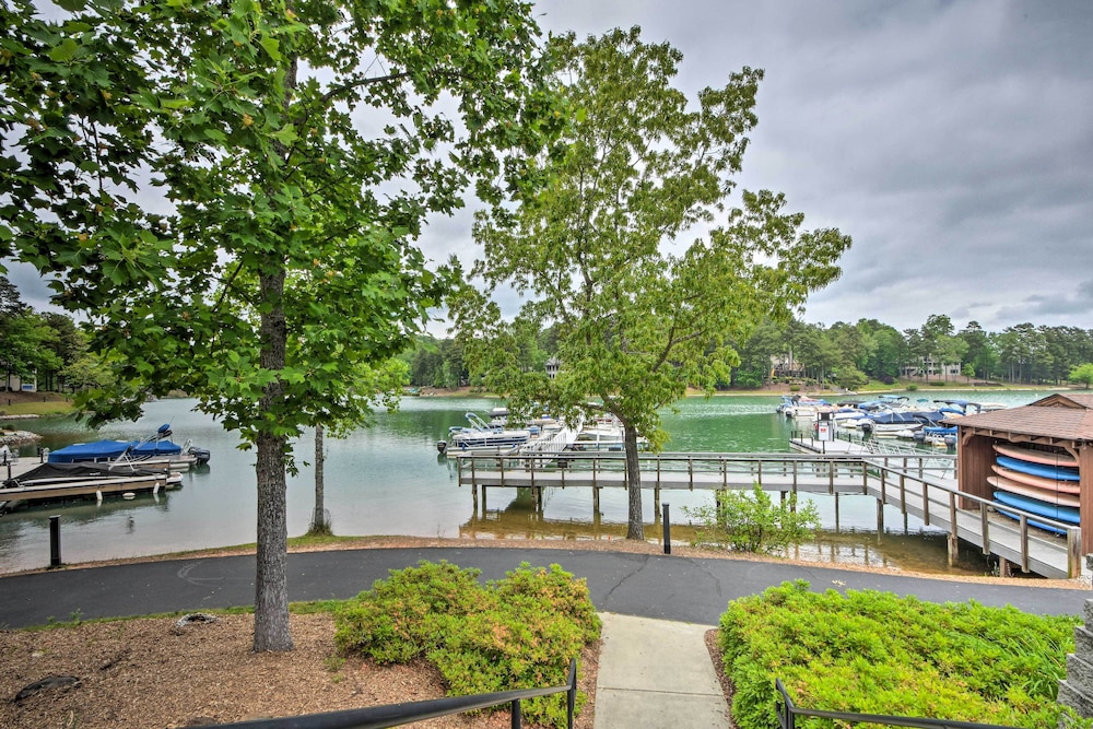 Resort-style Condo w/ Balcony on Lake Keowee view 2