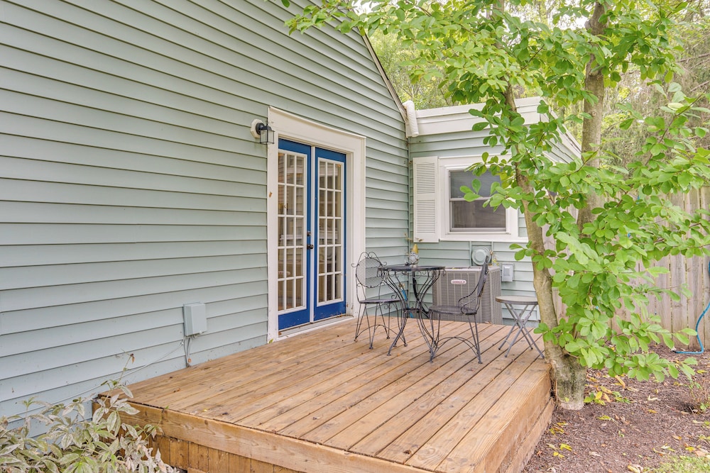 Fire Pit & Grill: Family Home on Fox River Trail!