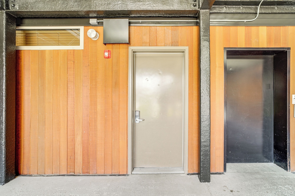 Chelan Home: Views, Pool, Hot Tub, & Beach Access