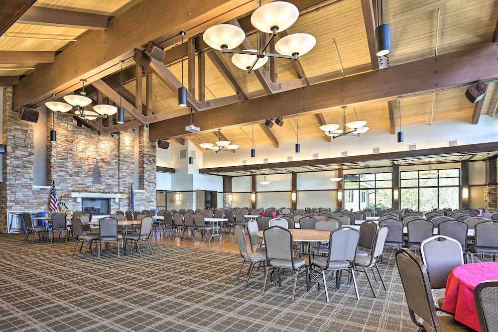 Lake Access & Game Room: Cabin in Pocono Mtns