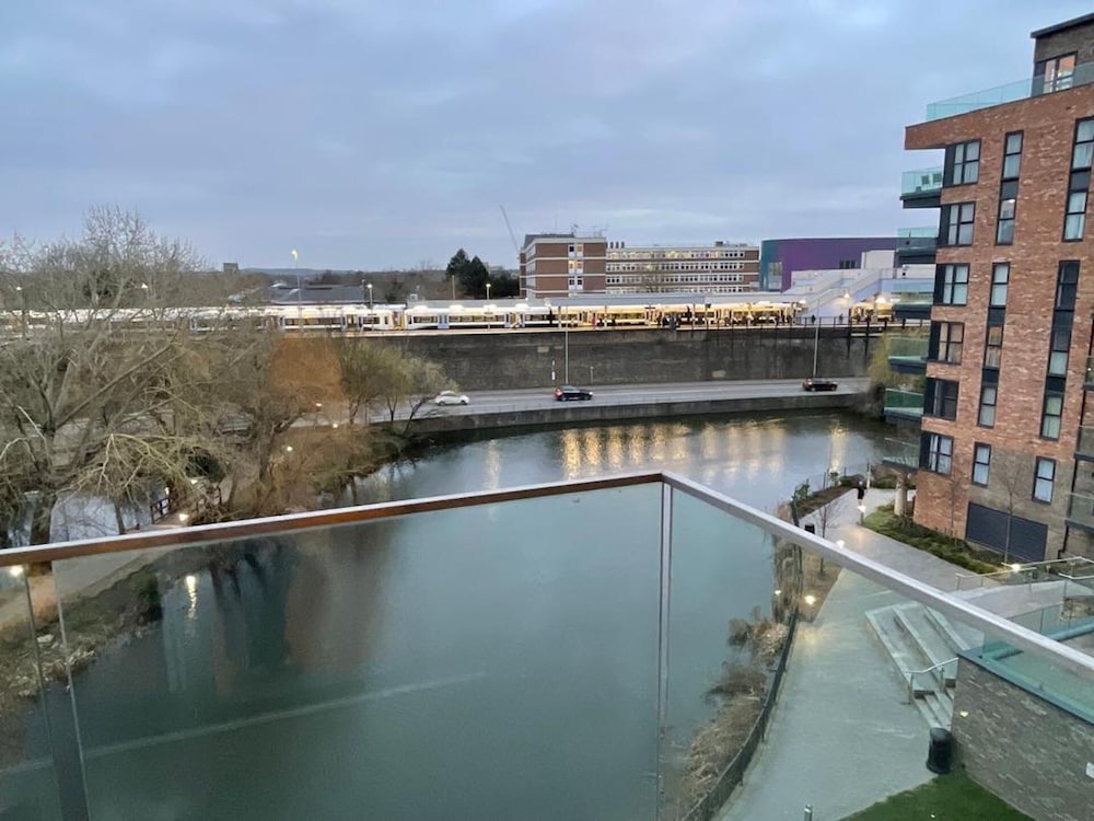 Dartford Apartment - Sleeps 3 - Central Stay