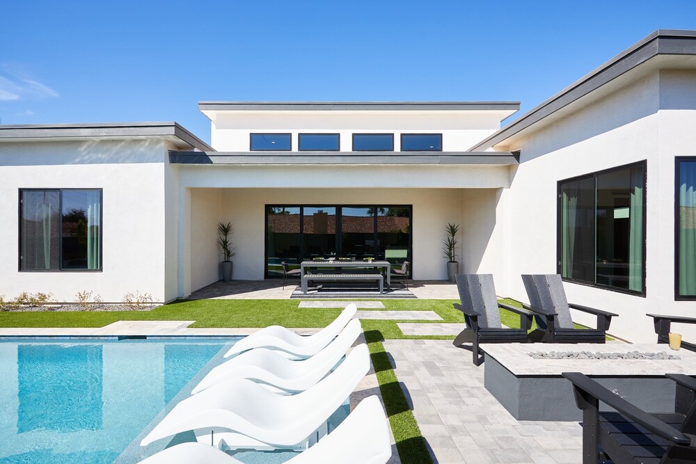 Luxe - Solstice Retreat - Heated Pools - 2 Homes