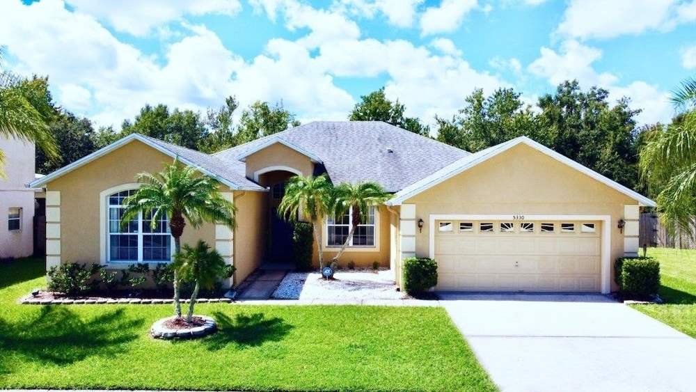 Lovely 4 Bed 3 Bath Pool Home With Spa-5330cvl 4 Bedroom Home by RedAwning view 2