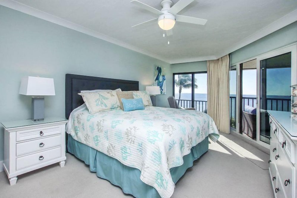 Pointe Santo Condos by Dream Vacation Rentals