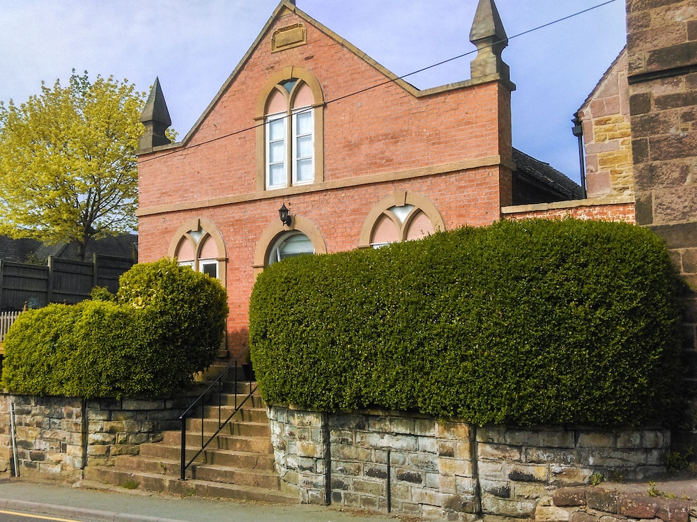 Stoke-on-trent Vacations - The Old Temperance Hall - Property Image 1