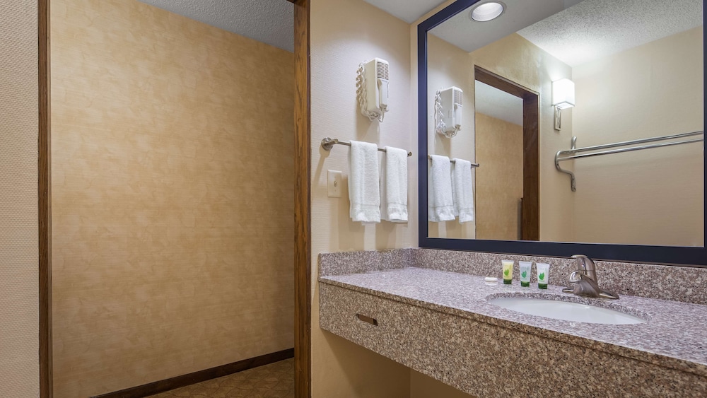 St. Charles Vacations - Best Western Inn of St. Charles - Property Image 6