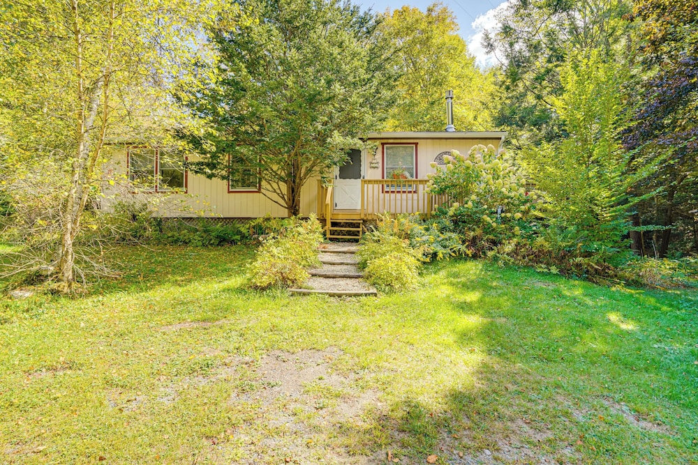 Quiet All-season Creekside Escape in Upstate!