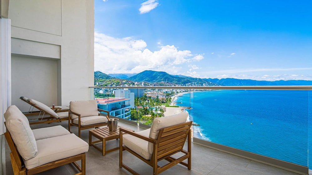 Beachfront Luxury 4BR Penthouse With Incredible Ocean Views