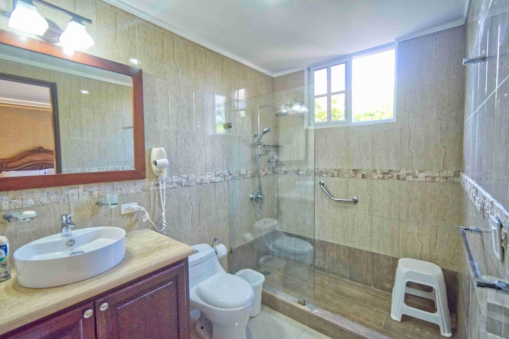 Large Golf View Villa With Pool Jacuzzi and Staff view 4