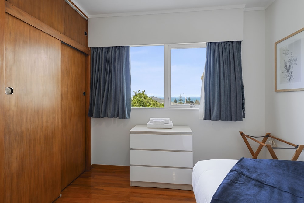 Dazzling Mairangi Bay Retreat Sea Views view 2
