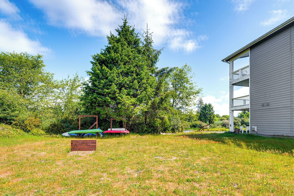 23-mile Canal On-site: Condo in Ocean Shores!