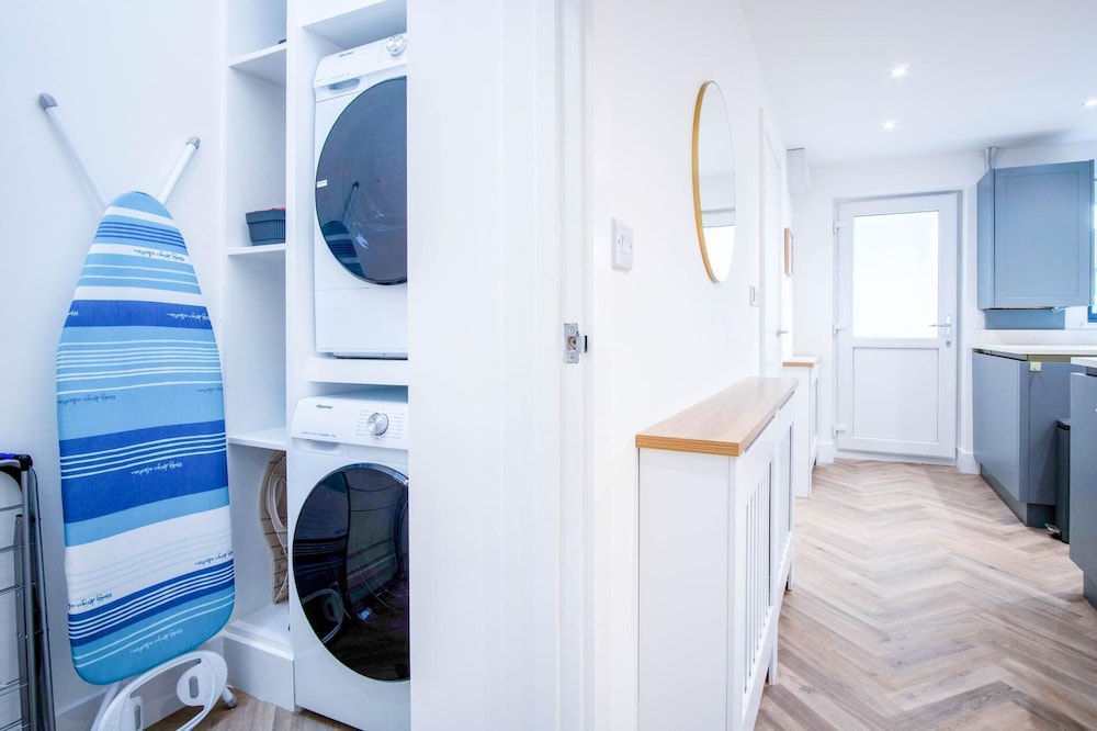 Hatherleigh Drive - 2 Bedroom House - Mumbles