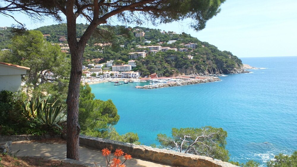 Peral in Llafranc With 2 Bedrooms and 2 Bathrooms