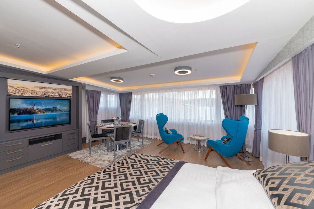 Feri Suites - Image 11