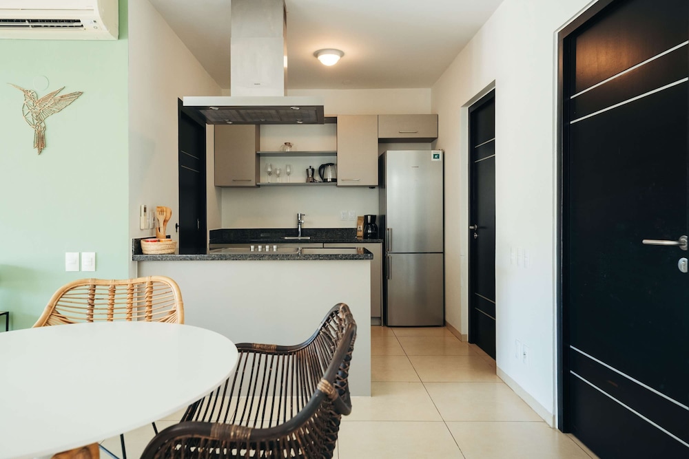 Seabreeze Retreat Stylish Blue Bay Residence