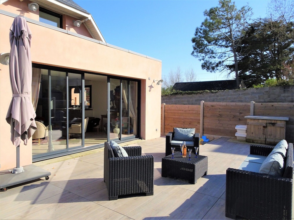 Comfortable Holiday Home 50 m From the sea view 4
