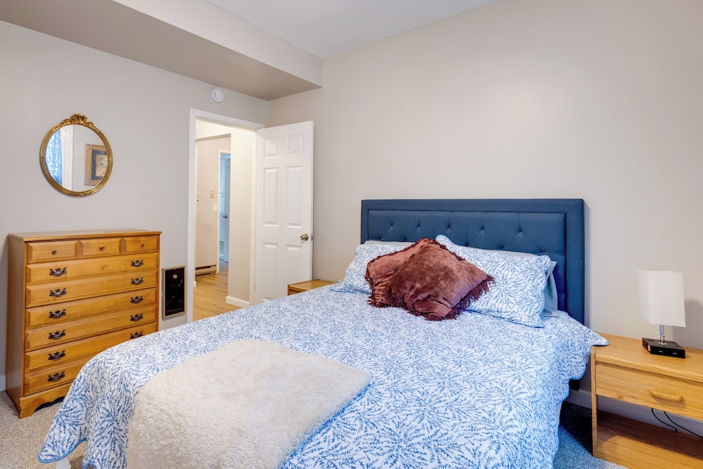 Walk to Main Avenue: Cozy Unit in Warrenton
