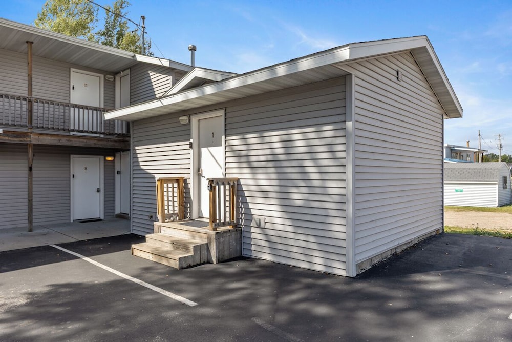 The Lakeview Motel