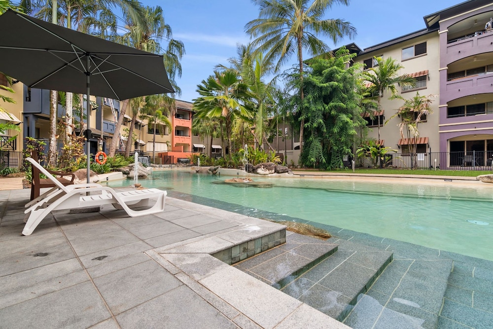 Lux Resort - 9 Pools Gym Free Parking