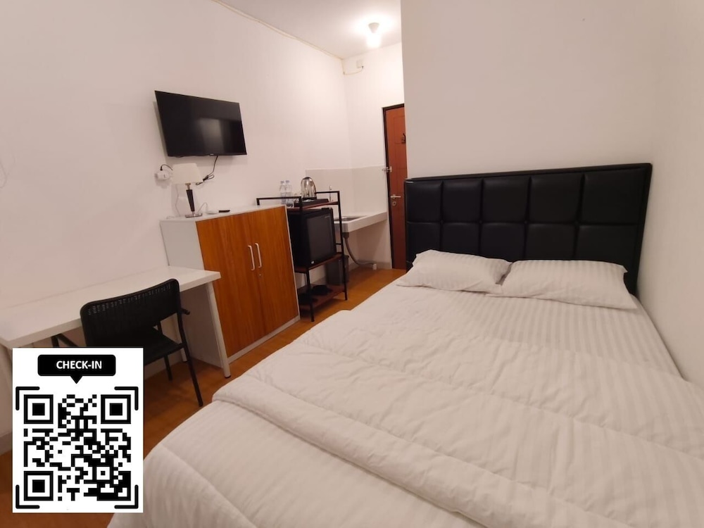 Golden Knight Suites | EcoHome Apartment