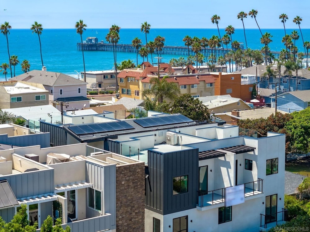 Rooftop Home With Ocean View Private Parking
