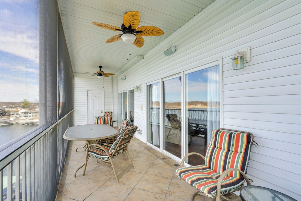 5th-floor Lakefront Condo: Elevator + Pool Access!