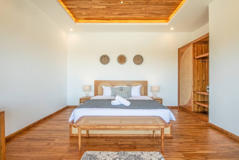 Breeze Opulent 6 BR in With Ocean View 5 Mins to Savaya